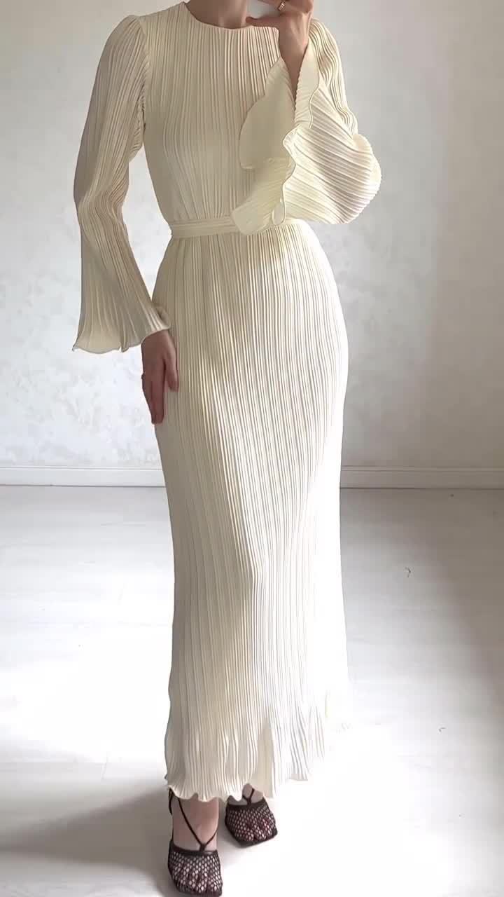 Elegant Pleated Bell Sleeve Mid-length Dress Women's Clothing