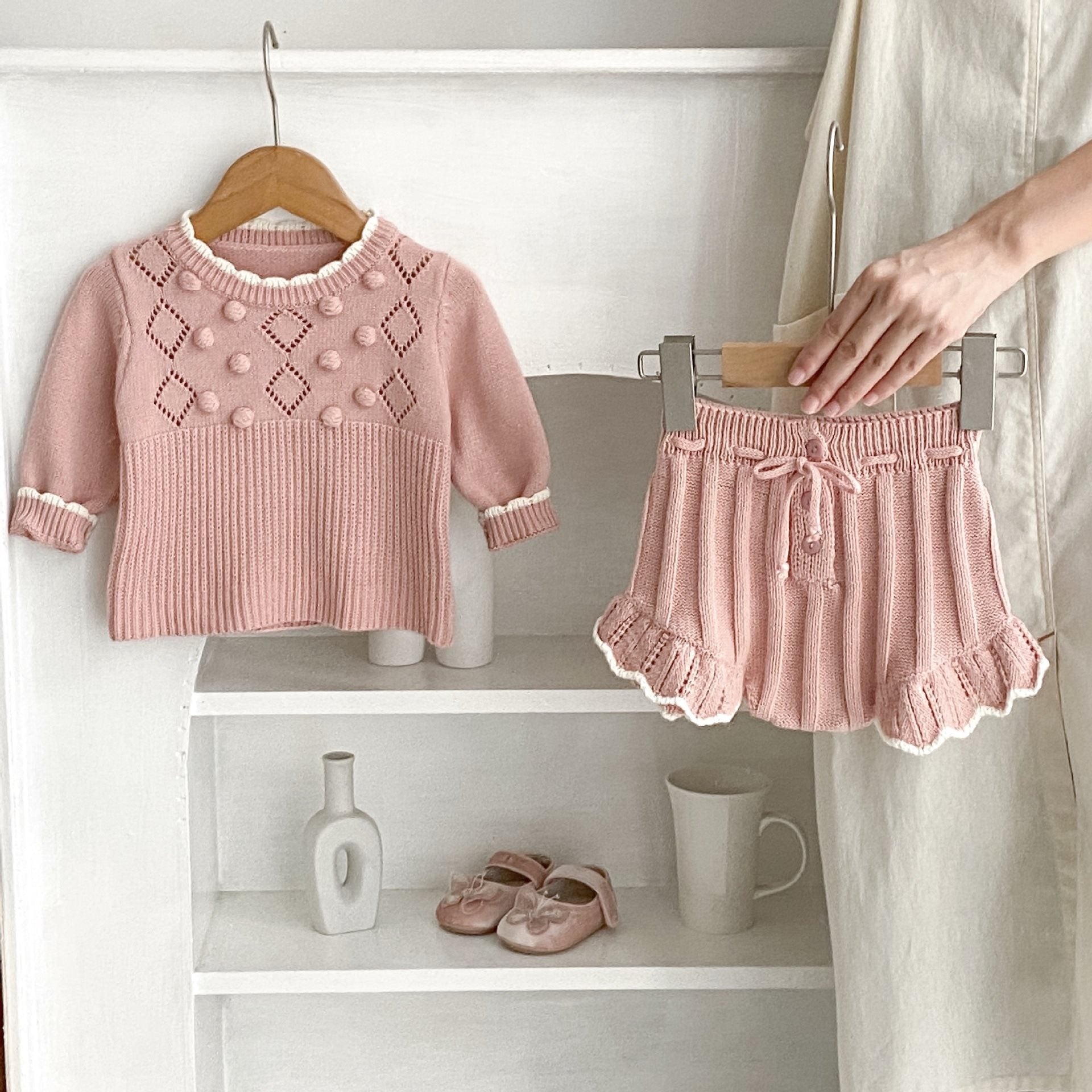 Autumn And Winter New 0-3 Years Old Baby Girl Scalloped Sweater Handmade Ball Top Shorts Suit