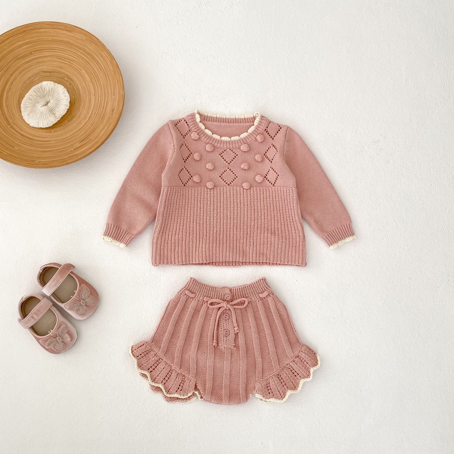 Autumn And Winter New 0-3 Years Old Baby Girl Scalloped Sweater Handmade Ball Top Shorts Suit